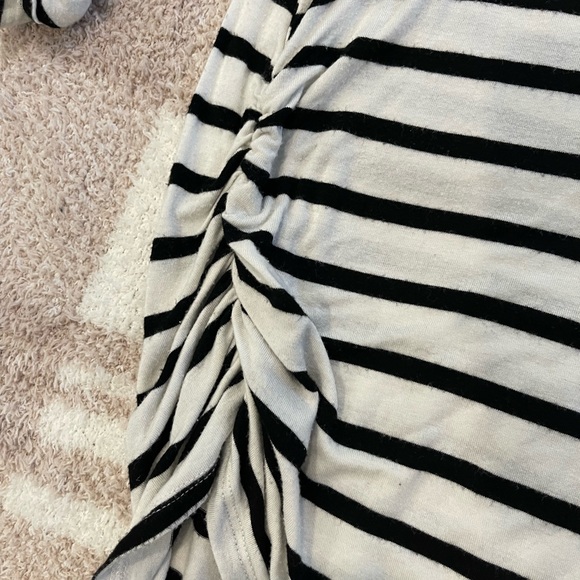 White and black tunic - Picture 3 of 5